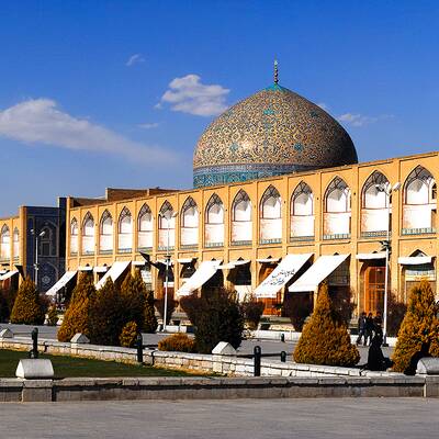 سفر به سرزمین نقش‌ها